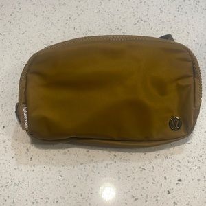 Lululemon Everywhere belt bag